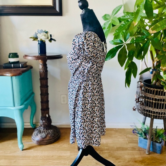 NWT Hollister Ditsy Daisy Puff-Sleeve Wrap Mini Dress Size XS Navy Floral - Picture 9 of 14